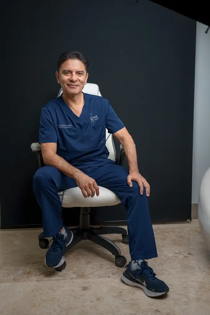 Dr. Luis Suárez, plastic surgeon at Hospital CER